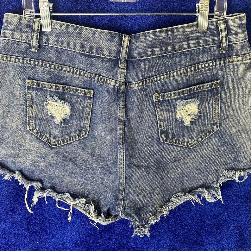 Distressed denim shorts with ripped details #denimshorts‎ - Picture 4 of 4